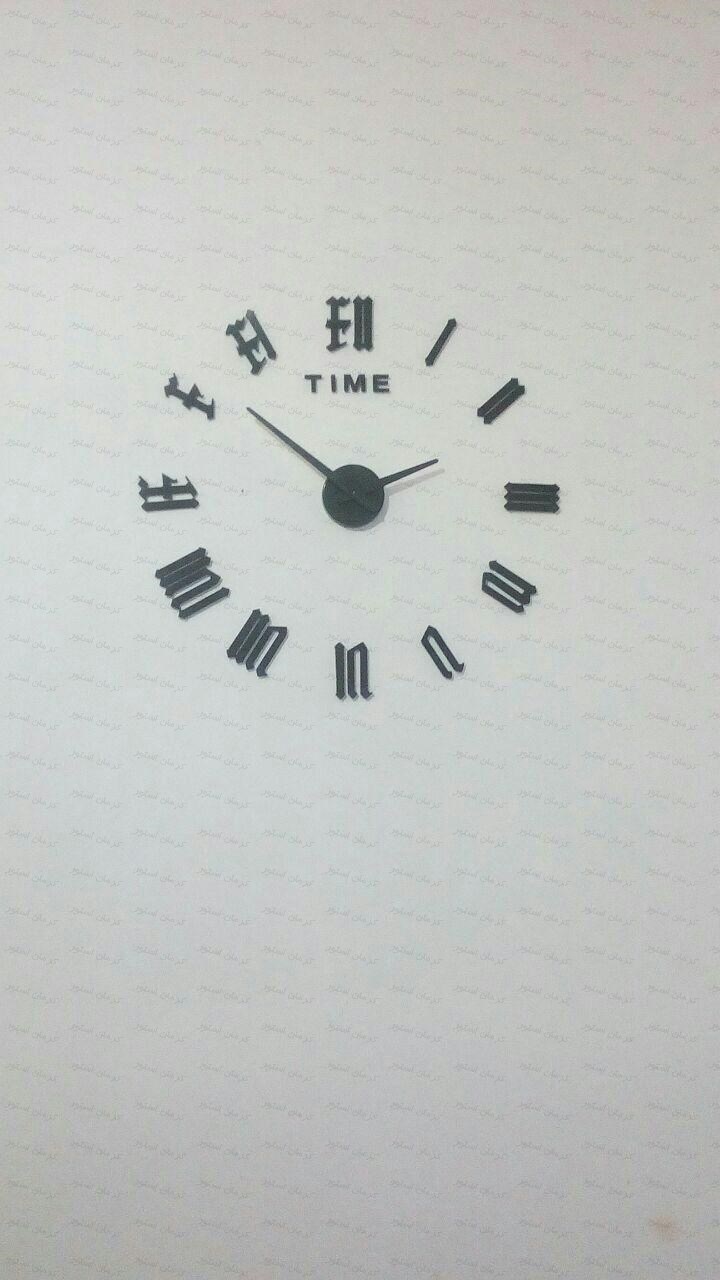 نمونه نصب شده ساعت دیواری طرح لندن مشکی